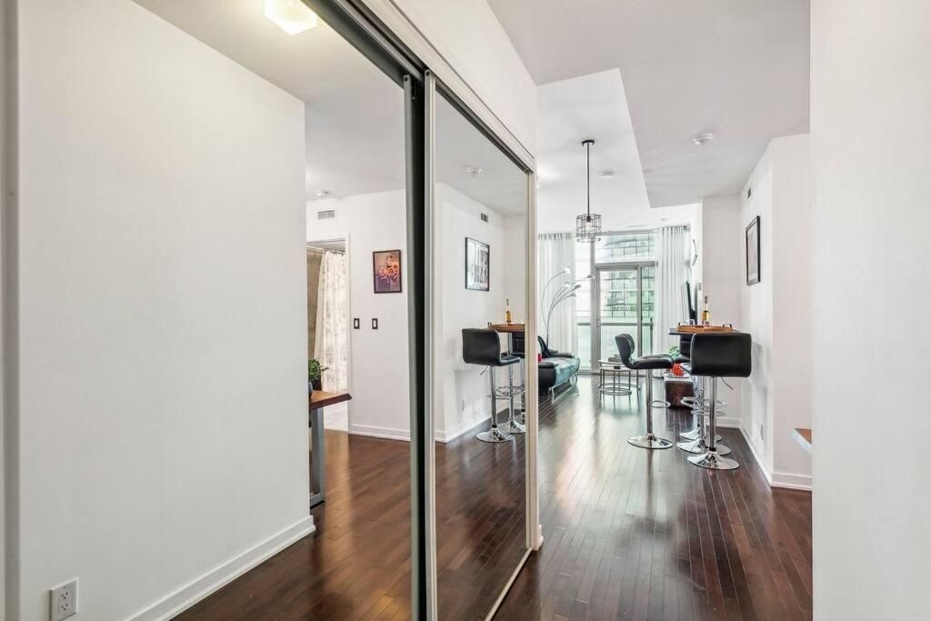 Luxury Condo - Steps To Everything - Balcony View Toronto Exterior foto